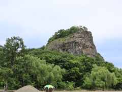 遠軽市街地に入りました。
誰がどうみても強烈なインパクトの「瞰望岩」
こちらは「遠軽公園」からの一枚。