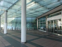 今回も高速バスで羽田空港の第2ターミナルにやってきました。