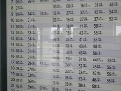 さて　札幌に14:38に到着して
昨日の失敗があるので　入念に調べた
改札内のコインロッカーに　荷物を預けて
お墓のある　江別に列車で向かいます

札幌でも　今日は30度らしく
みんな暑そうです
15:30前に江別に到着です
帰りの時刻表を　調べてから
タクシーに乗りましょう