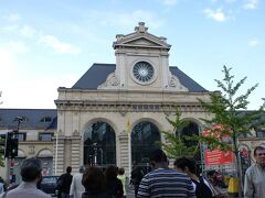 ナミュール駅まで行って、夕ごはんまでの時間調整だったのか、20分ぐらいフリータイムに。せっかくなので、駅を探索してみよ～っと。