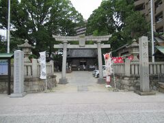 110年に日本武尊により創建された岡崎最古の神社です。1518年に社殿が造営され、徳川家康が25才の時、厄除け開運を祈願し、松平から徳川に改名したことから立志解明の神社として信仰されていると説明板に記されています。