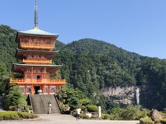 ここでは写真撮らないと

三重塔と那智の滝