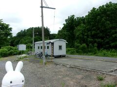 智恵文(ちえぶん)駅です。
自転車が何台か停まっていますが、通学利用が多いみたいです。