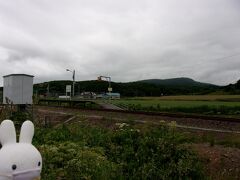 畑の中にある小さな駅、日進駅に到着です(^_-)-☆。