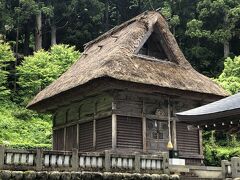 こちらも、国指定の重要文化財・白山宮本殿。
1502年の建立で、富山県内では最古の木造建築物だそうだ。