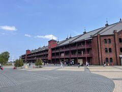 神奈川県横浜市・馬車道『Yokohama Red Brick Warehouse』

『横浜赤レンガ倉庫』の外観の写真。

ちょっと脱線しますが、赤レンガ倉庫内にあるロティサリー専門店も
超ーお薦めなので載せておきます。