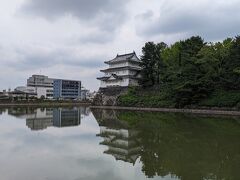 ぶらぶら歩いて名古屋城の方へ。