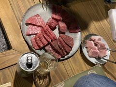 お肉は道の駅そばのお店で注文して、囲炉裏で焼いて食べました。
登喜和というおみせです。

おいしい！！

お肉もお野菜もおいしかった。田舎グルメを堪能しました。
囲炉裏があるとみんなで話も弾みます。

お肉の仕入れ先はこちら：京北のお肉屋さん、登喜和
https://osumituki.com/kyotokanko/foodie/109752.html