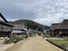 9時前に到着。

この日は昼頃から雨の予報でした。

そして、寒い…
駐車場のスタッフさんはダウンジャケット着用でした。