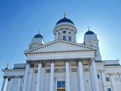 8:37駅からブラブラ歩いてヘルシンキ大聖堂 Helsingin tuomiokirkko
少し丘の上にありヘルシンキ元老院広場 Senaatintoriがその前にあります。