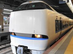 特急サンダーバードは、大阪～金沢間を結ぶ、北陸線の特急列車です。