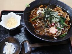 簡単に山菜そばにしました。ここのお蕎麦は、普通に美味しかったです。他のツアーメンバーの方達も、昨日の蕎麦と比べて「ここのは美味しくて良かった」と話しているのが聞こえました。