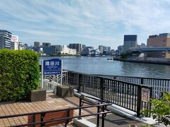 隅田川の向こう側に今回お世話になるロイヤルパークホテルが見えます。