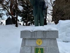 神社にお参りに行く途中にあった上杉鷹山公の銅像。
どーもどーも。お邪魔致します。