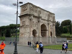 パリの凱旋門よりはずいぶん小さい
しかし歴史ははるかに長い
綺麗に残っています
