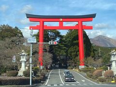 まずは霧島神宮へ
空港から30分ほどで到着。