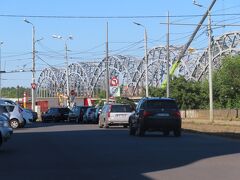 外にも出てみました。あの立派な鉄道橋が近くに見えました。