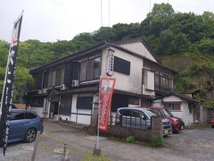 中島温泉旅館に泊まりました。湯治客用の古い旅館です。
