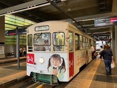 元々地山駅の南部の市内電車（路面電車）と、北部の市内電車（ＬＲＴ）が別々に運行されていましたが、南北の路面電車を富山駅で接続するという構想が広がり、北側の富山港線を富山駅の在来線高架下に乗り入れるという形で、令和2年3月に開業しました。