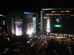 当初の計画では西九州新幹線で長崎まで行く予定でしたが、少し疲れ気味で夜は車窓も楽しめないので博多までとします。4日目は夜5時前に旅を終え岡山から博多まで442Kmと控えめな移動距離です。博多駅が目の前に見えるホテルに宿泊します。
