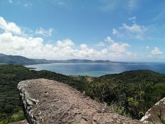 ベロの上へ。
名蔵湾が一望。きれいな海ですねぇ。