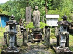 13:20-13:25　国定忠治処刑場跡・忠治地蔵（群馬県吾妻郡東吾妻町大戸）

国定忠治は、大戸関所を破ってから13年後、1850年（嘉永3年）12月21日、反逆の罪でこの場所で磔刑されました。