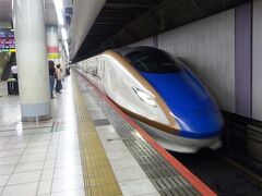 上野駅を、早朝6時34分発はくたか51号で出発。黒部宇奈月温泉駅まで2時間20分ほど。