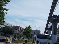 芋窪街道に出ました。

ここは多摩都市モノレールが頭上をはしっています。

多摩モノレール通りともよばれて、線路の下をずっとドライブできるようになっています。