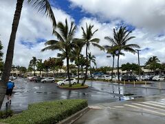 アウラニには3時間くらい滞在してワイケレへ！この時ハワイ滞在中唯一雨が降りました。アメリカンブランドはやっぱり安いですね！これが1ドル110円くらいであればさらにお得だったんですが…