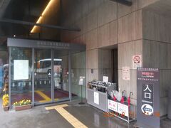 高知県立坂本龍馬記念館に到着。
龍馬好きな私としては、今回の四国旅行で絶対来たい場所の一つでした。入館料は大人一人700円。