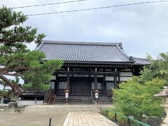 大きな寺があったので、足を踏み入れる。西光寺という信長ゆかりの寺らしい。敷地も広く、立派な寺がたくさんあるようだが……