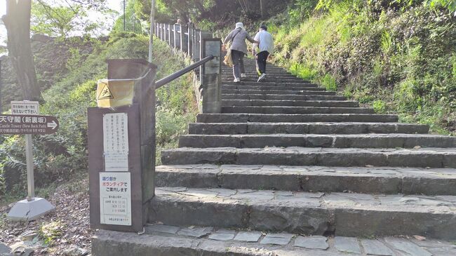 和歌山城に向かってみます。<br /><br />階段・・・