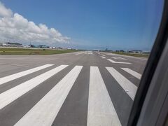 チェックアウトし慌ただしく那覇空港テイクオフです！