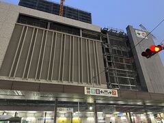 広島駅は絶賛工事中。
工事終了後は広島電鉄が建物を貫通して乗り入れるので、
完成が楽しみ。