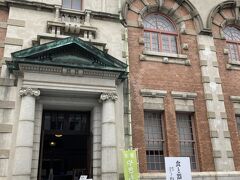 旧唐津銀行辰野金吾記念館へ
ここも焼物祭りの会場の一つでした。