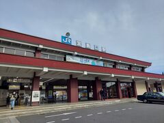 電車にも間に合い、無事に宮島口駅に到着です。
8時20分。