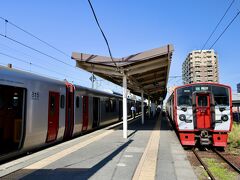 ローカル線に乗って、乗り換え駅の肥後大津駅まできました。