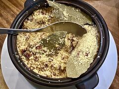 【EL TORO STEAKHOUSEでアルゼンチン牛!!】

店は、ちと狭いので、夕食ならば予約は必要...だと思う。


写真：ファロッファと呼ばれる「マンジョッカ（タロイモ）」の粉末。ブラジルの肉を食べる際に、これを掛けたり、このまま食べたりする。