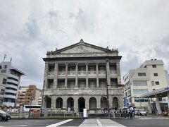 雨だけど長崎のターミナルは町中にあるので、小雨ということもありちょっとだけお散歩。
本降りになったら戻ればいいよね。