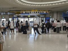 改めて那覇空港到着ロビー。4年ぶりの沖縄となる。