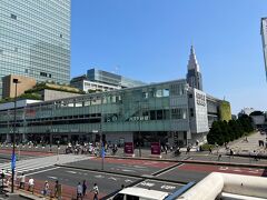 新宿駅南口の新宿の高速バスターミナル「バスタ新宿」の外観