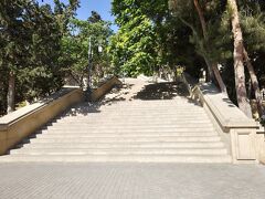 ハイランドパークというバクーの市内が一望できる公園へ
坂道、階段が結構ある(・_・;)