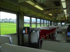 乗車したのは元京阪3000型。
車内は古さを感じないさすが元テレビカー。
この元京阪のほか、元西武レッドアローの車両も在籍してる。
地鉄のダイヤは完全なパターンダイヤではなく崩れてるが大体1時間に1本の運転。新黒部駅では北陸新幹線のダイヤと同期しておらず、列車によって待ち時間がまちまち。短い時は15分で接続するが、長いと30分くらいの待ち時間が発生する。
