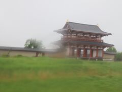 奈良に近づいてきて、平城京跡

天気が良かったらじっくり見たいところだけど
今日のお天気じゃ無理ですね