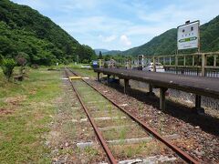 浄土ヶ浜を後にして、岩泉町の龍泉洞を目指します。
宮古市からだと北上し、小本地区から向かうのが早いみたいですが、気分を変えて国道340号線を北上します。
国道脇にあった旧岩泉線の中里駅