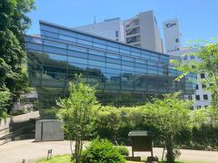 萬翠荘の手前に、坂の上の雲ミュージアム
開館してすぐに訪問した。司馬遼太郎好きで、建築好きなら、絶対おすすめ。
安藤忠雄らしさが満載の建物。