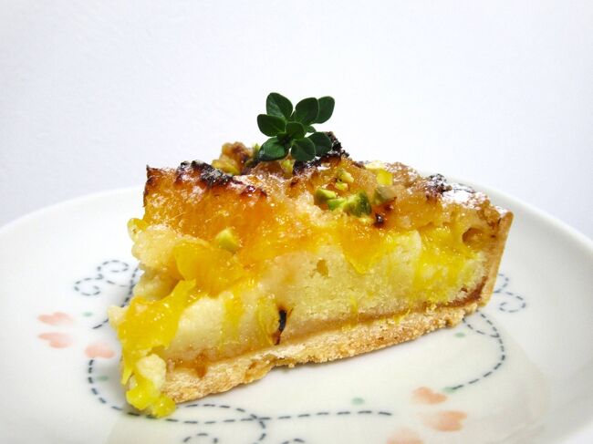 甘夏の焼きタルト<br /><br />焼きもこれまた美味しい☆<br />甘酸っぱい焼き甘夏が良い感じ♪