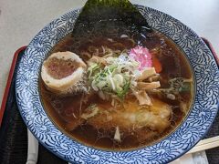 道の駅にあったここのお店で、サクッとラーメンをいただきました。
スープの色が濃くてビビりました・・・が、美味しかったです。コスパ良かったです。
