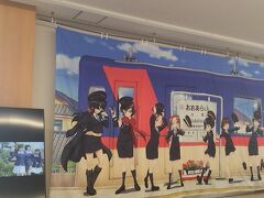 14時26分、大洗駅下車。大洗が舞台のアニメ「ガールズアンドパンツァー」がお出迎え。ってか、まだまだ「ガルパン」を引っ張りますな。