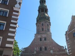 エレベーターで昇れます。有料ですが、ここははずせないと決めていました。良いお天気、素晴らしい眺望が待ってます！